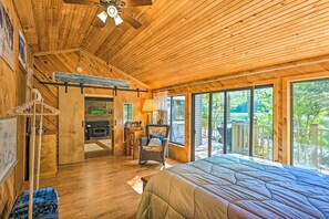 Interior - Dreamy Bucksport Hideaway on Freshwater Pond! (Bucksport)