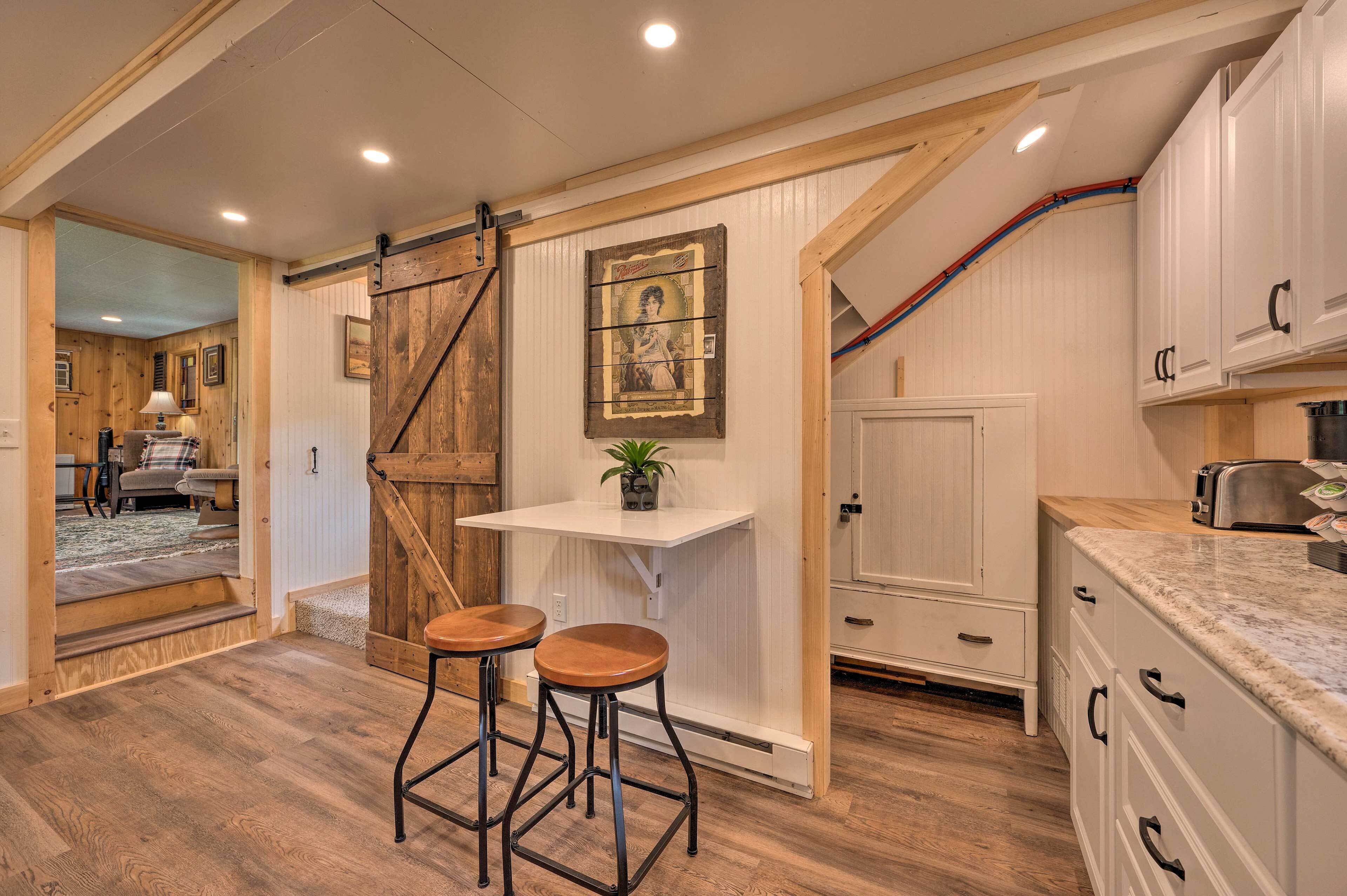 Cozy White Mountains Getaway w/ Wood Fire Pit