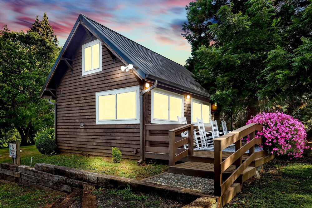 Cozy Ferndale Studio on 20-acre Working Farm!