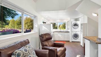 Apartment (0 Bedroom) | Interior