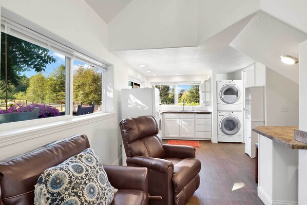 Apartment (0 Bedroom) | Interior