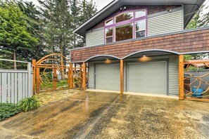 Interior - Custom Guemes Home w/ Spectacular Water Views! (Anacortes)