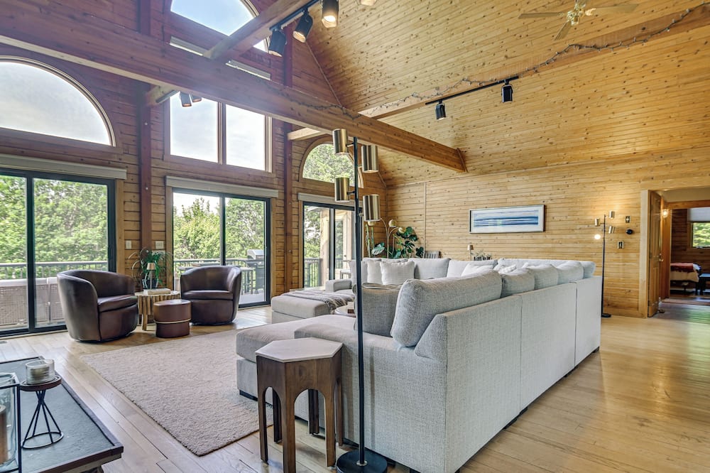 Elegant & Quiet Maine Escape w/ Sauna & Deck - Lewiston, ME
