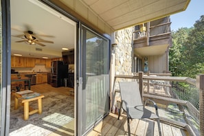Outdoor dining - Cozy Sevierville Condo: Balcony, Pool Access (Sevierville)