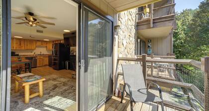 Cozy Sevierville Condo: Balcony, Pool Access