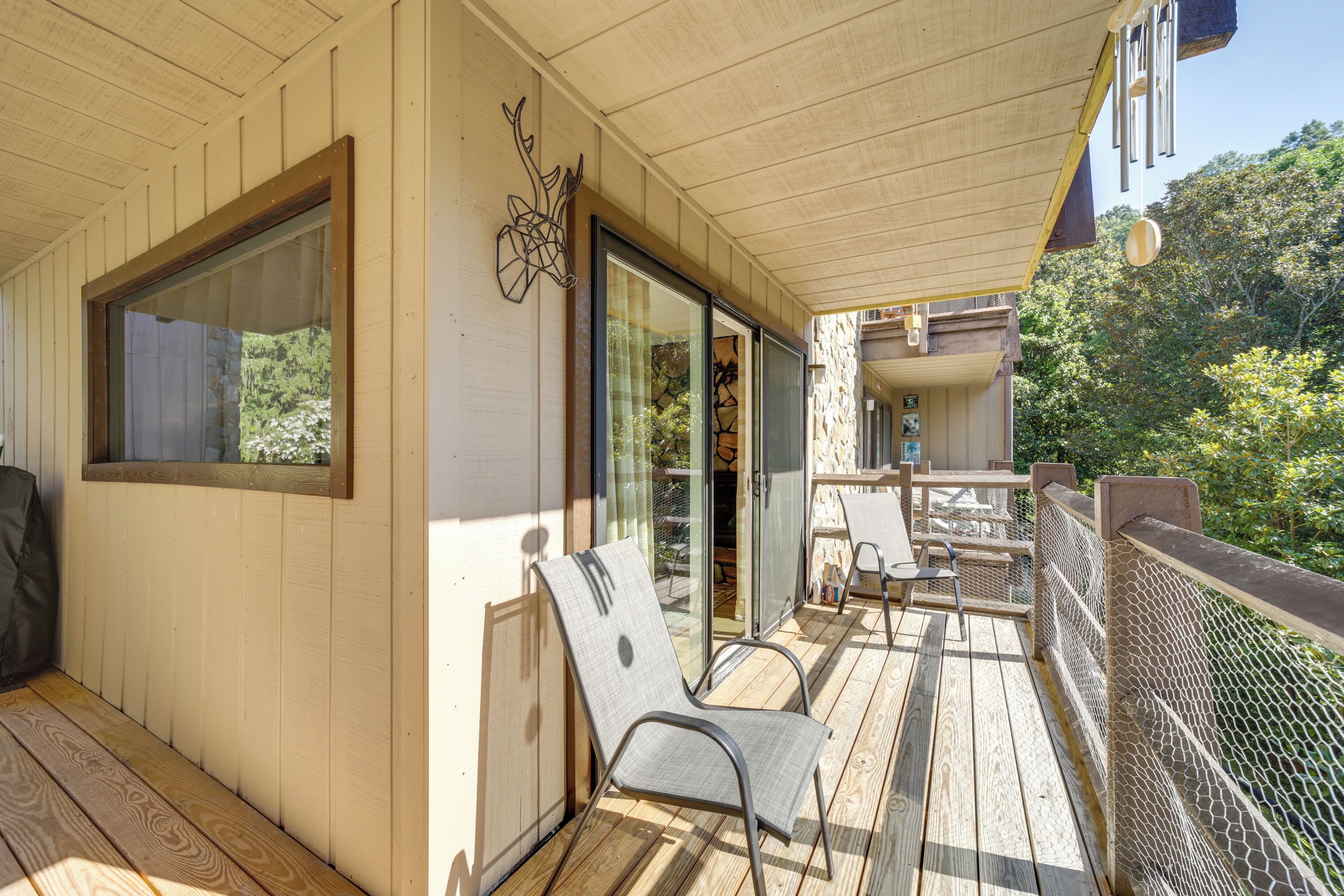 Cozy Sevierville Condo: Balcony, Pool Access