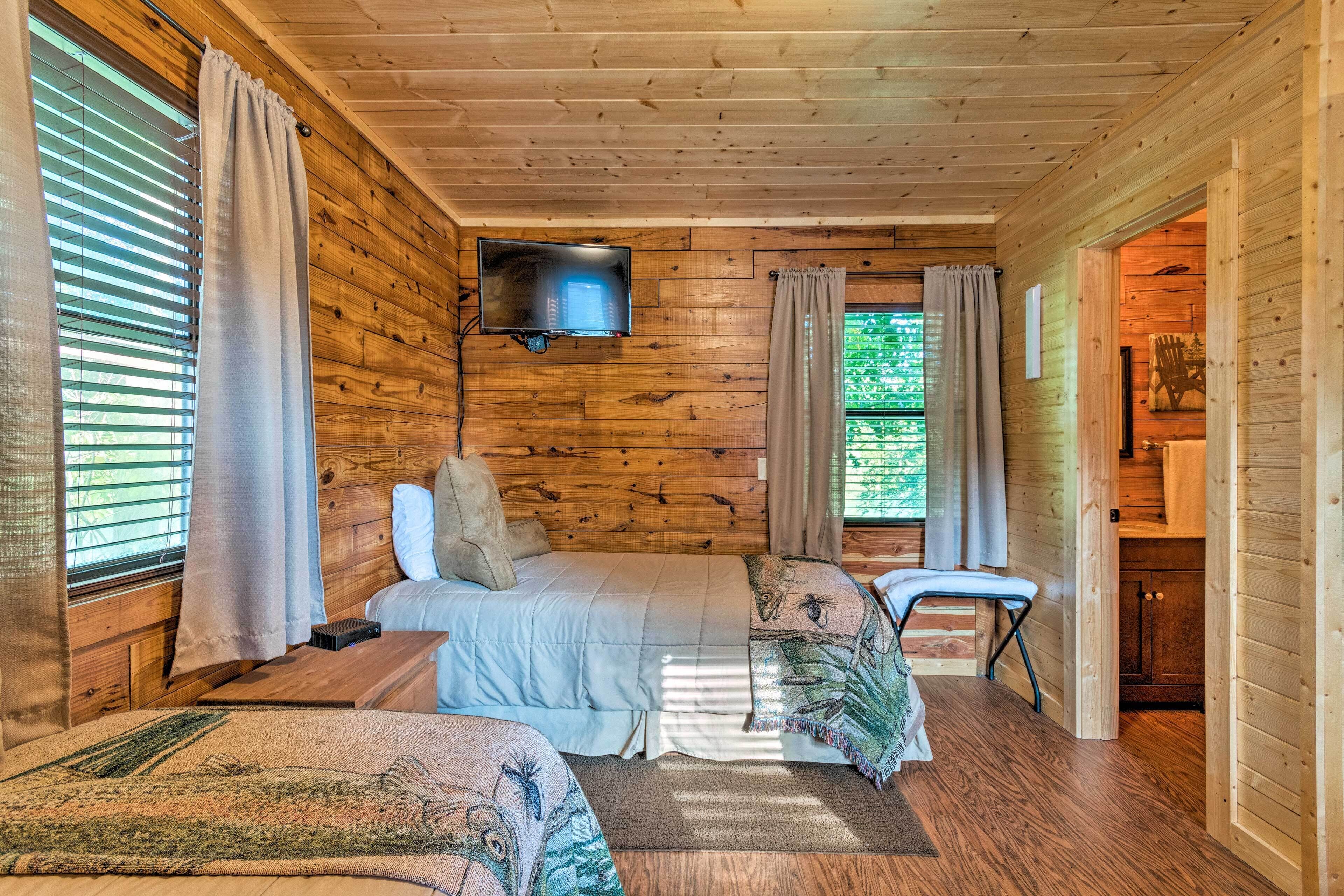 Heber Springs Cabin, 400 Ft to Direct River Access