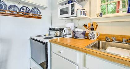 Hartford Cottage w/ Private Beach on Bear Pond!