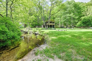 House (2 Bedrooms) | Interior - Highlands Cabin on Buck Creek ~ 8 Mi to Town! (Highlands)