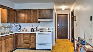 Apartemen (1 Bedroom) | Dapur pribadi | Oven, kompor, penggiling kopi, dan peralatan masak/sendok-piring