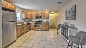 Unclassified image, 5 of 25, button - Glen Cove Home: Walk to Boardwalk + Dining! (Glen Cove)