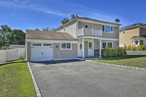House (3 Bedrooms) | Interior - Glen Cove Home: Walk to Boardwalk + Dining! (Glen Cove)