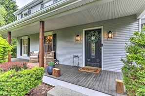 Exterior detail - Luxe Montgomery Home w/ Hot Tub Near Angry Orchard (Montgomery)