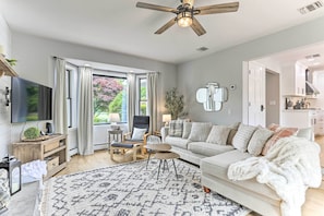TV, fireplace, video game console, iPod dock - Luxe Montgomery Home w/ Hot Tub Near Angry Orchard (Montgomery)