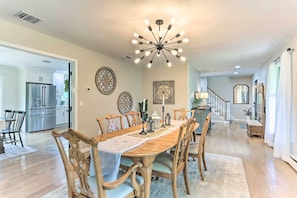 Dining - Luxe Montgomery Home w/ Hot Tub Near Angry Orchard (Montgomery)