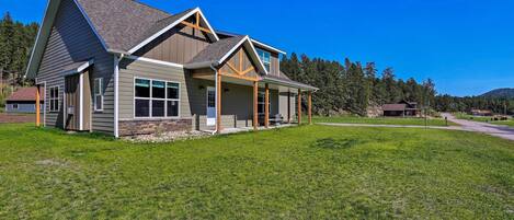 House (4 Bedrooms) | Exterior