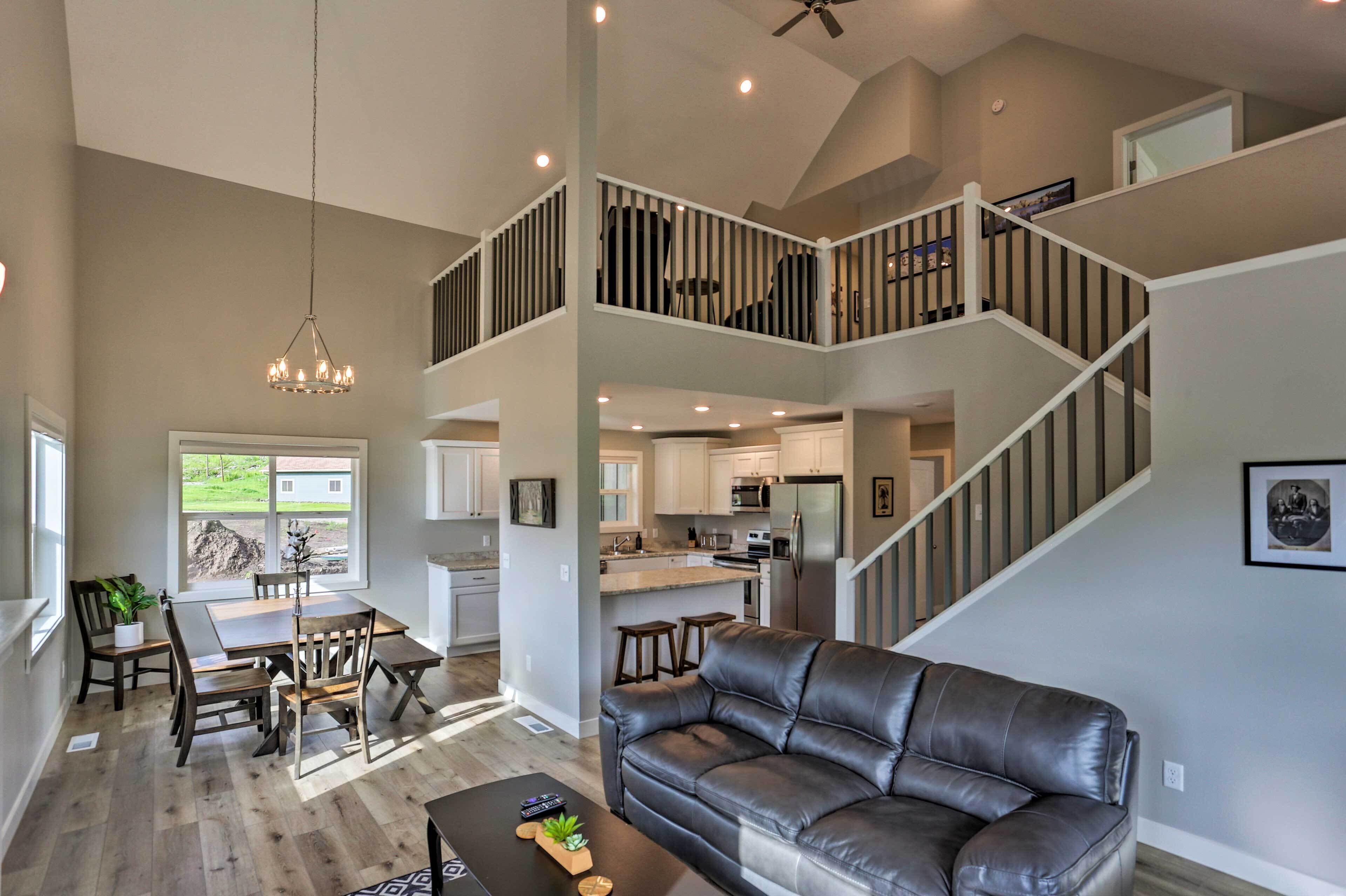 Heart of Black Hills Home by Mickelson Trail!