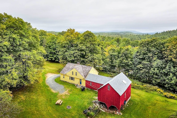 House (4 Bedrooms) | Exterior