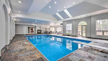 House (5 Bedrooms) | Interior