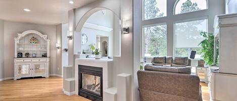 House (5 Bedrooms) | Interior