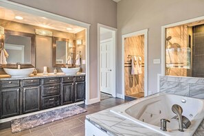 Interior - Spacious Westfield Home w/ Sports Complex On-site (Westfield)