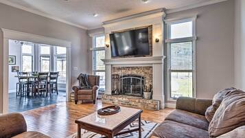TV, fireplace