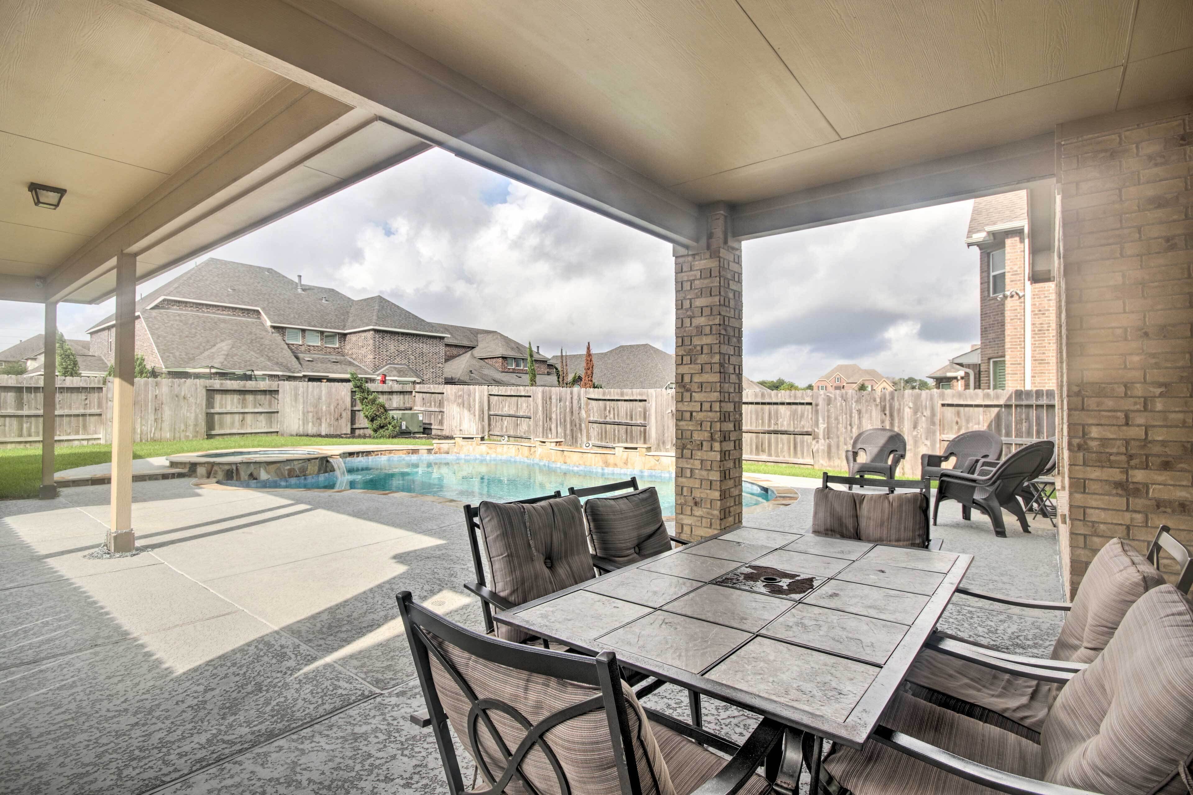 Exquisite Katy Retreat w/ Yard + Theater Room!