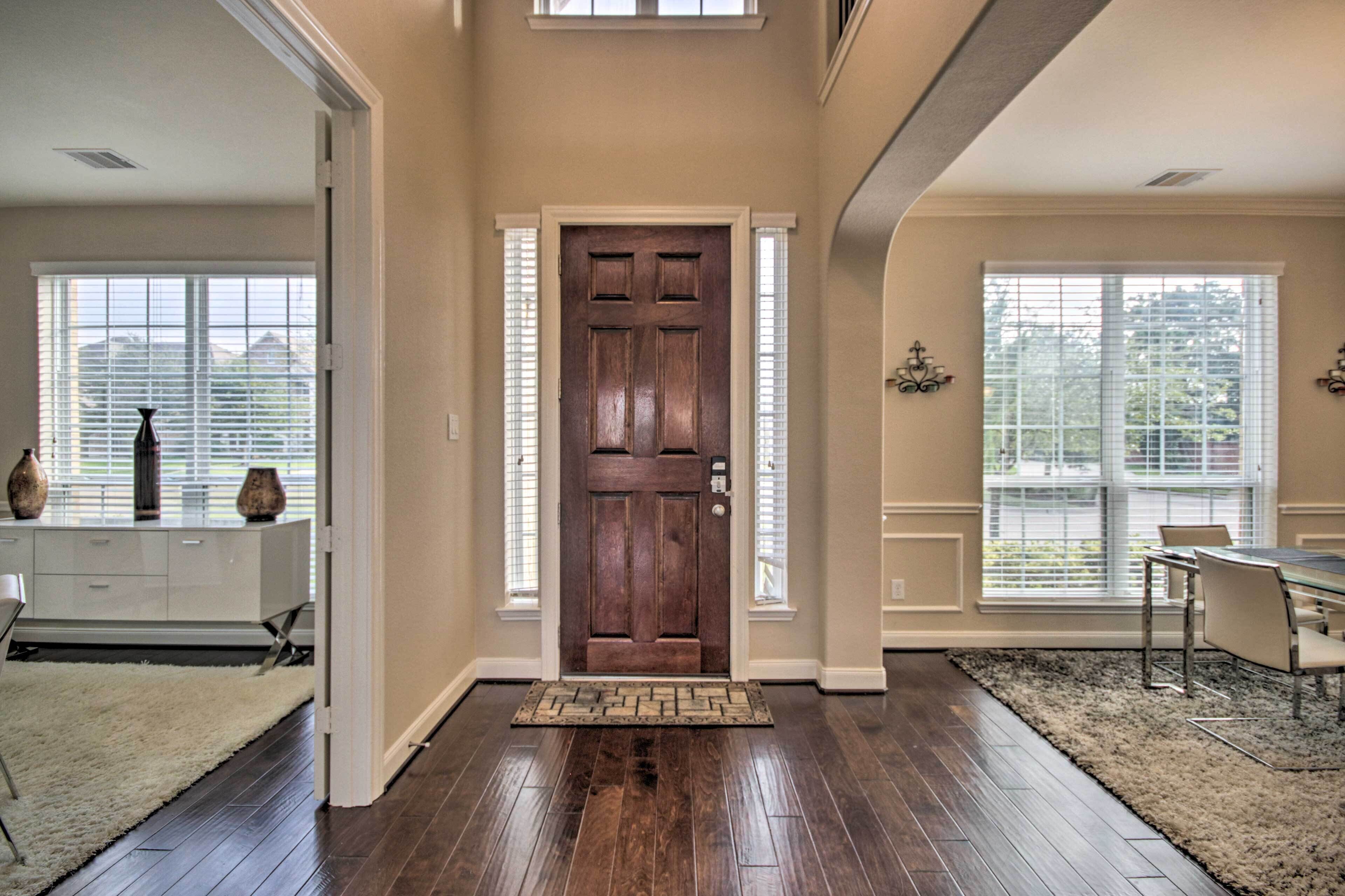 Exquisite Katy Retreat w/ Yard + Theater Room!