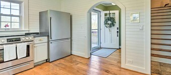 Farmhouse Cottage on 10 Acres: Trails On-site