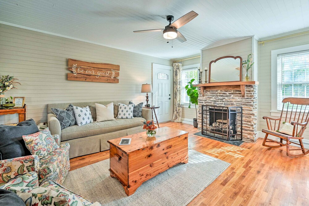 Farmhouse Cottage on 10 Acres: Trails On-site