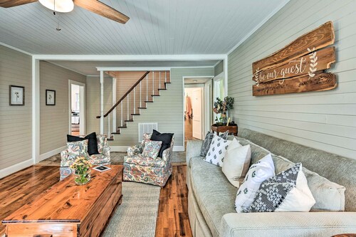 Farmhouse Cottage on 10 Acres: Trails On-site