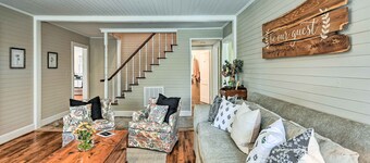 Farmhouse Cottage on 10 Acres: Trails On-site