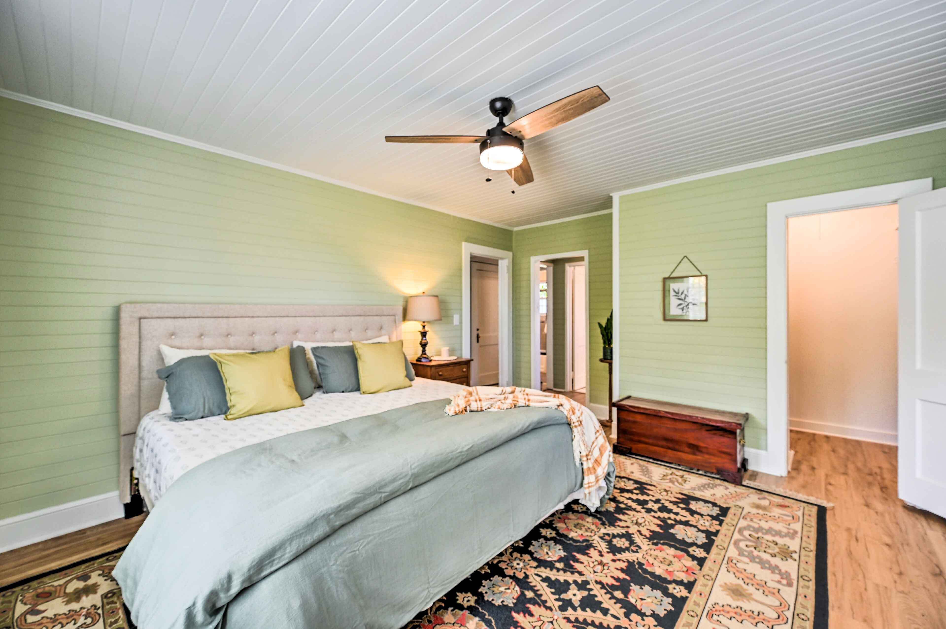 Farmhouse Cottage on 10 Acres: Trails On-site