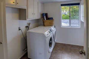 House (3 Bedrooms) | Interior - Fallbrook Home w/ Mountain Views: Close to Hiking! (Fallbrook)