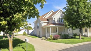 A residential house with a front porch, a satellite dish, and a mailbox. - Meadow Retreat' Near Parks & USU (Logan)