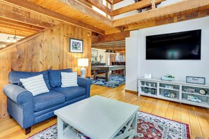 Interior - Game Room & Yard: Greentown Home Near State Park (Greentown)