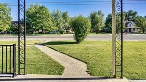 A covered outdoor area with a pathway leading to a house. - Fruita Vacation Rental: Walk to Downtown! (Fruita)