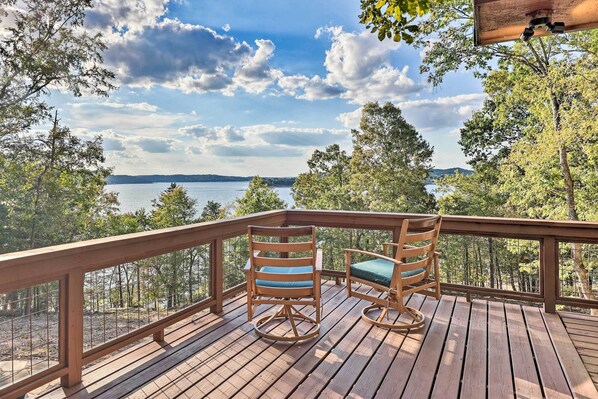 House (2 Bedrooms) | Interior - 'foxtail' Cabin Retreat: Steps to Beaver Lake! (Rogers)