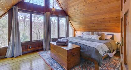Front Royal Hilltop Cabin w/ Panoramic Views!