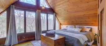 Front Royal Hilltop Cabin w/ Panoramic Views!