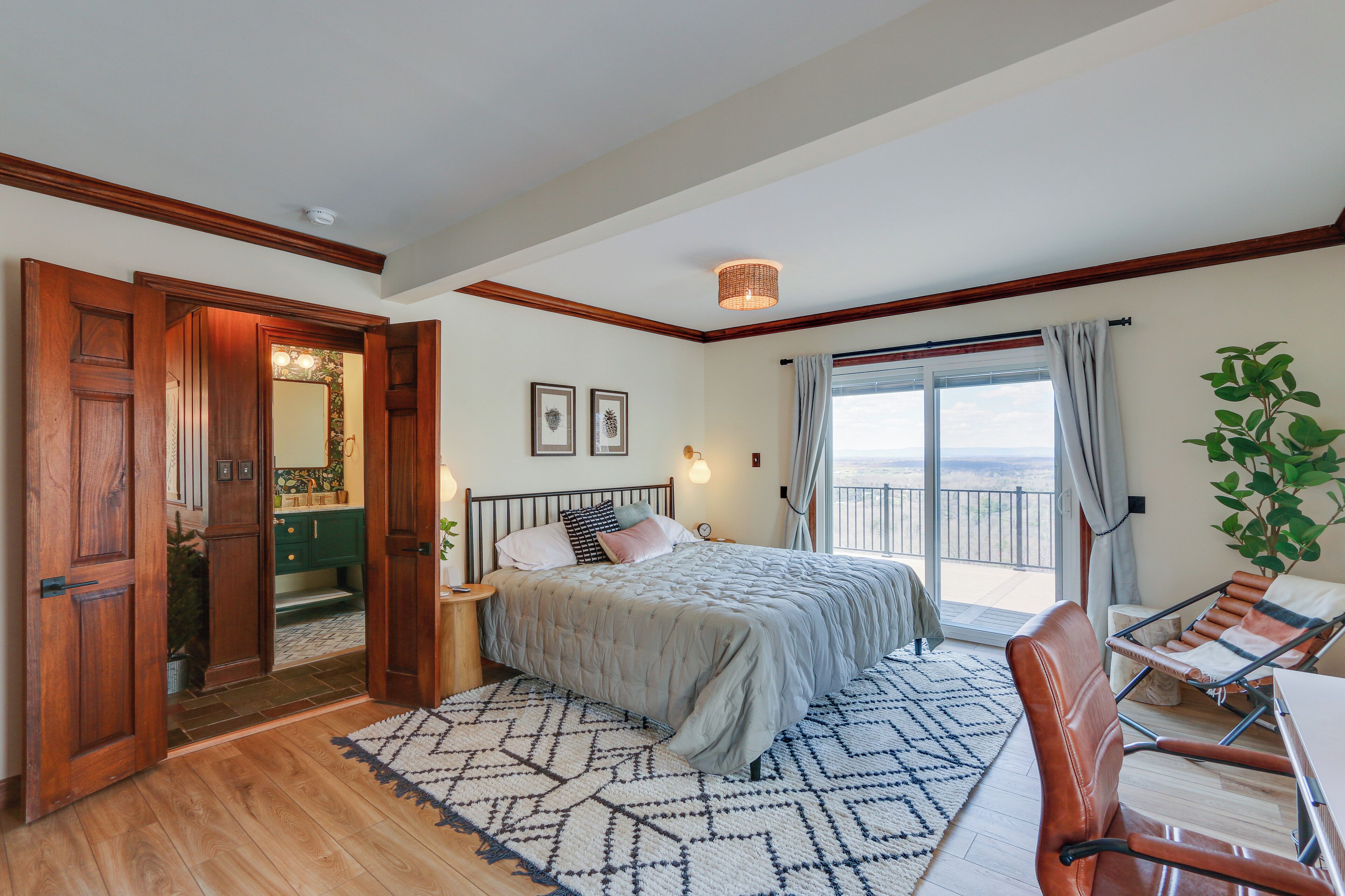 Front Royal Hilltop Cabin w/ Panoramic Views!