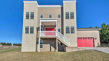 House (4 Bedrooms) | Front of property