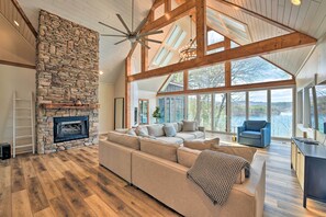 Interior - Deck + Lake Views: Grand Glenville Retreat (Glenville)