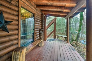 Interior - Gatlinburg Log Cabin w/ Hot Tub & Mountain Views! (Gatlinburg)