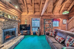 Interior - Gatlinburg Log Cabin w/ Hot Tub & Mountain Views! (Gatlinburg)