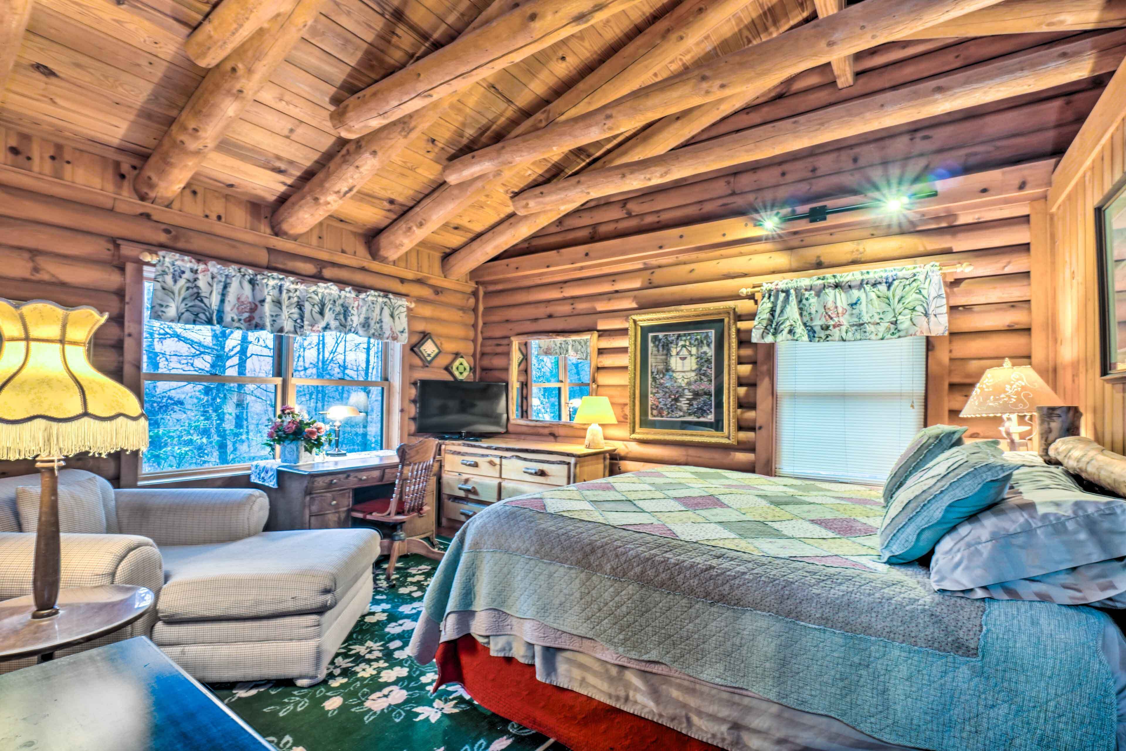 Gatlinburg Log Cabin w/ Hot Tub & Mtn Views!