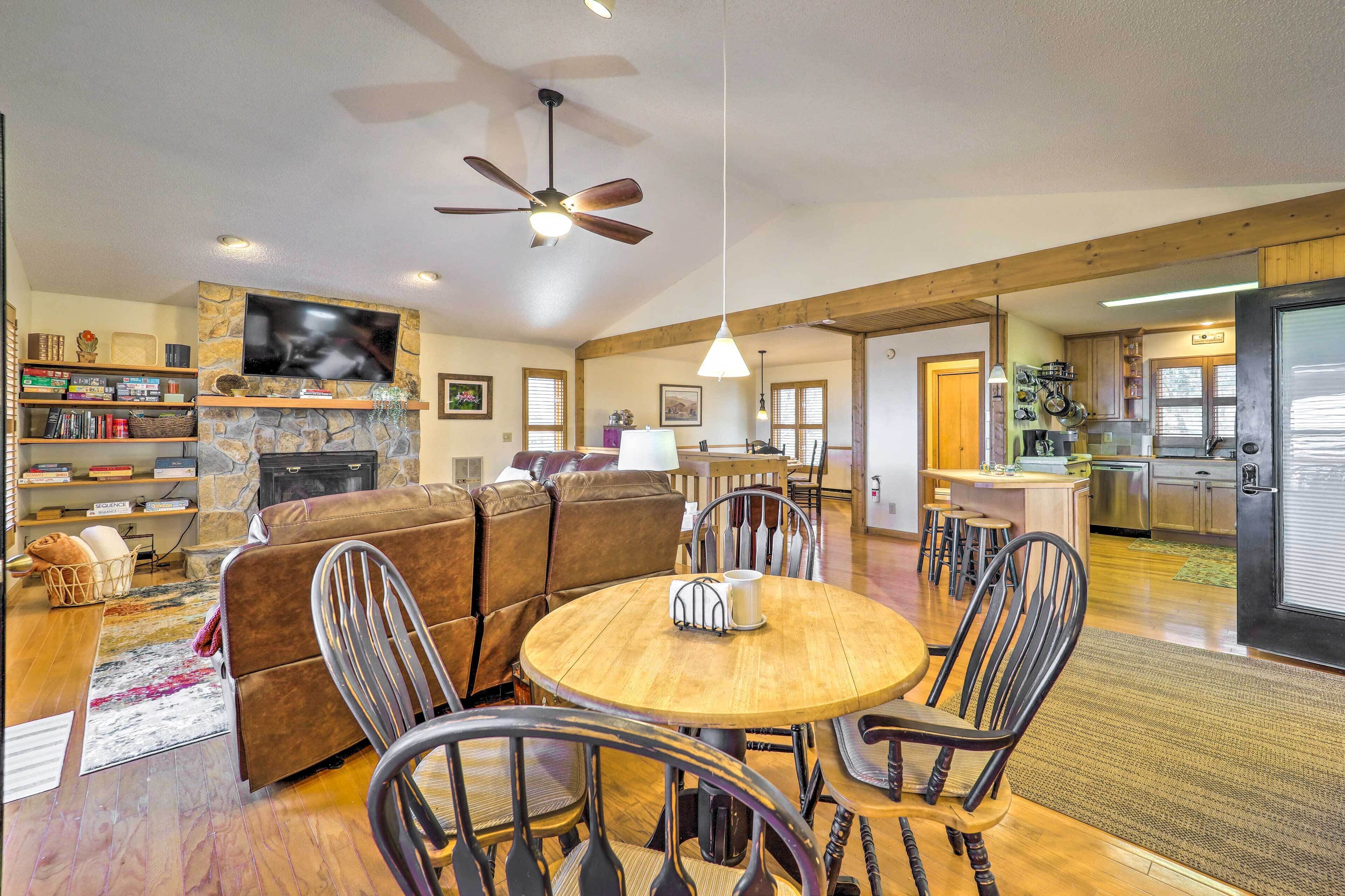 Crimson Cabin < 2 Mi to Beech Mtn Resort!