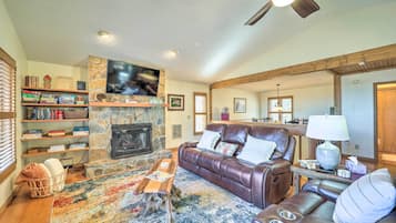 House (4 Bedrooms) | Front of property