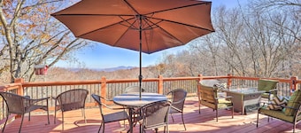 Near Beech Mountain: Crimson Cabin w/ Views