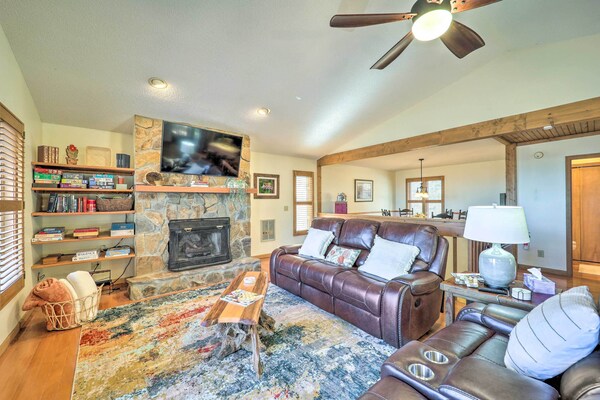 Mtn-view Cabin W/ Deck, 2 Mi To Beech Mtn Slopes! - Sugar Mountain, NC